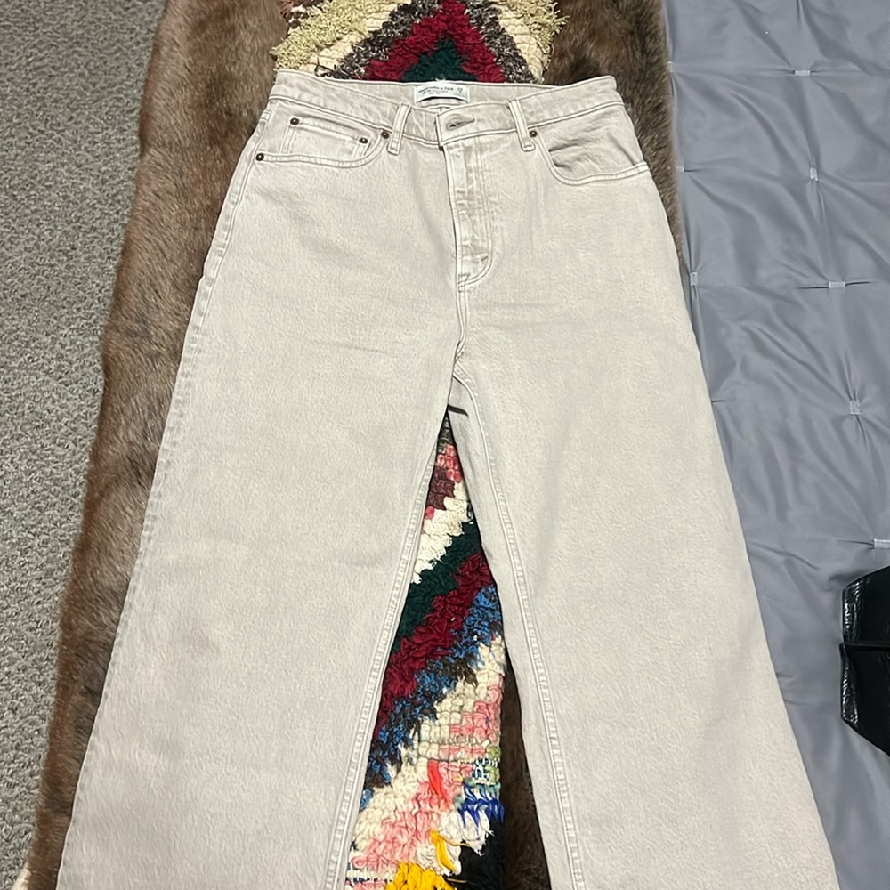 Tan Abercrombie 90s relaxed Jean high rise